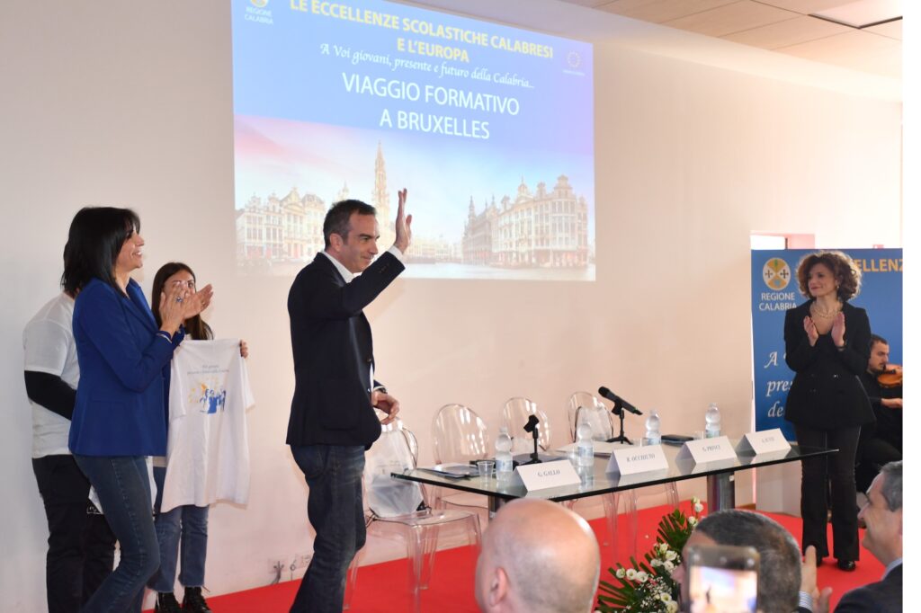 66 studenti calabresi partono per un viaggio studio a Bruxelles