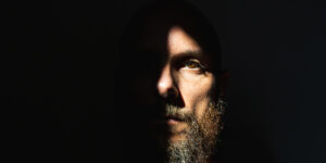 Ogni individuo contiene all'interno di sé emozioni represse, desideri inconfessati, paure profonde e...