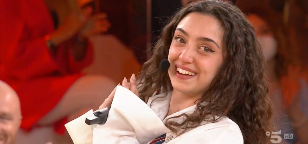 Durante un evento a Milano, l'ex allieva di Amici Sissi si è sentita male, richiedendo l'aiuto degli...