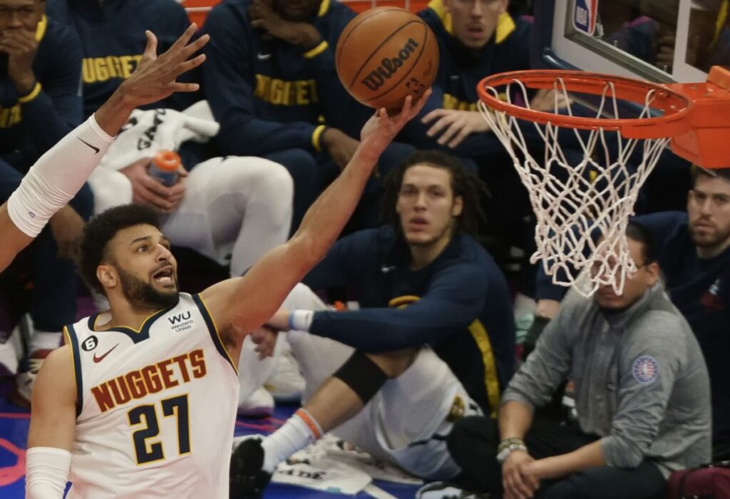 Il 22 marzo, durante una partita di NBA tra Washington Wizards e Denver Nuggets presso il Capital...