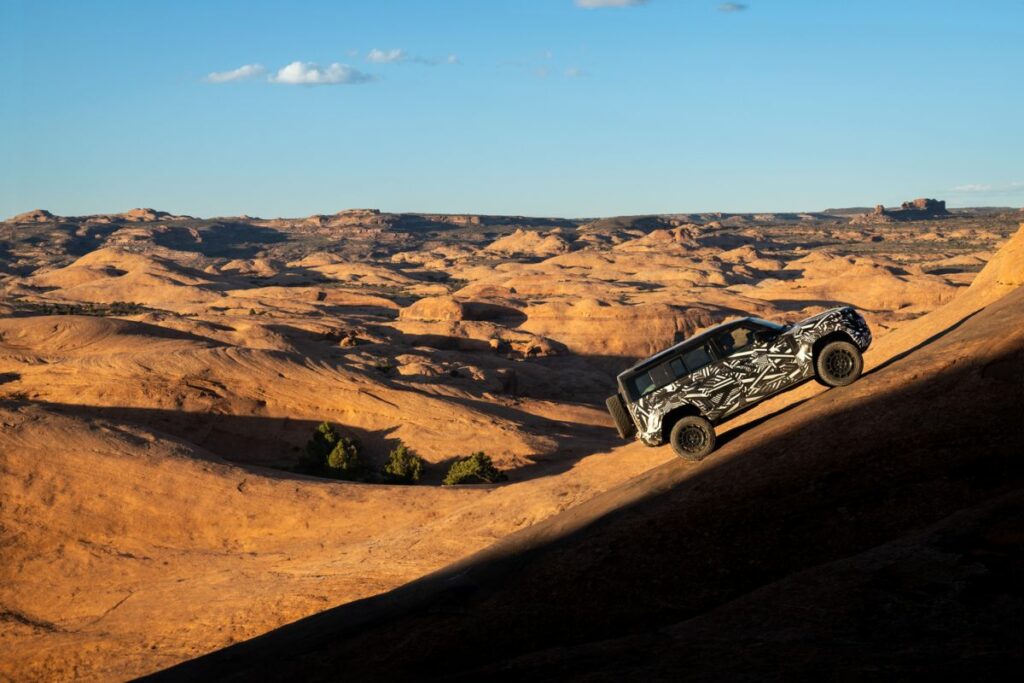 Gaydon (Inghilterra) - La nuova Defender OCTA, protagonista dell'all-terrain ad alte prestazioni...