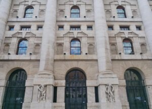 A Milano, in chiusura di seduta, si è registrato un lieve calo a Piazza Affari. L'indice Ftse Mib ha...