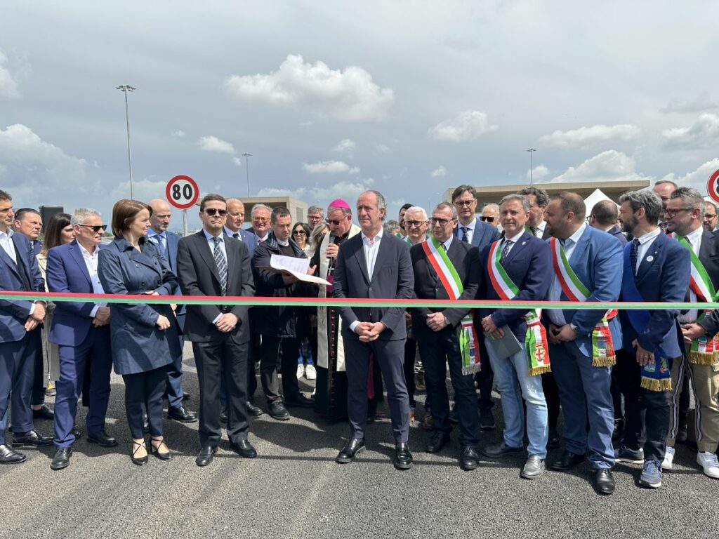 Venezia (ITALPRESS) - A partire dalle 8 di domani, sabato 4 maggio, sarà possibile raggiungere...