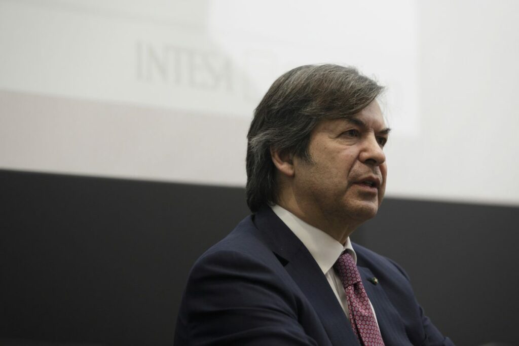 Intesa Sanpaolo raggiunge l’utile netto previsto nel primo trimestre
