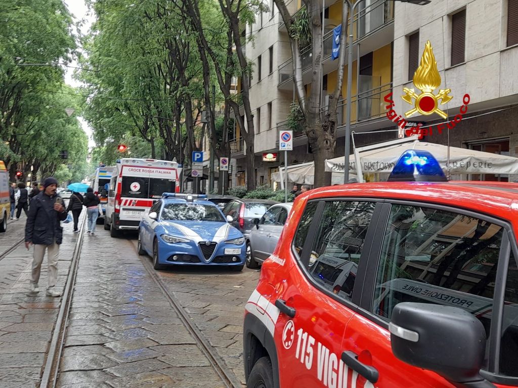 A Milano, 28 bambini sono stati coinvolti in un incidente mentre si trovavano presso le Piscine...