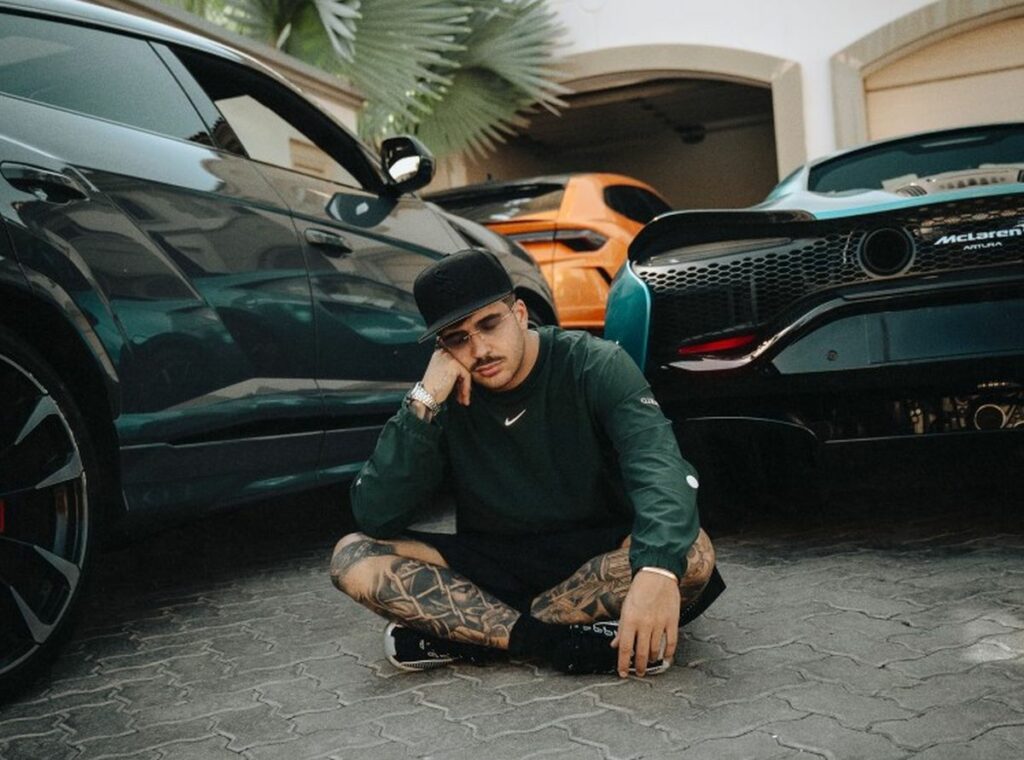 Il nuovo singolo di Geolier, intitolato "El Pibe de Oro", sarà disponibile in uscita venerdì 10...