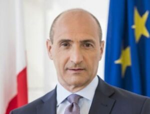 A La Valletta, capitale di Malta, il vice primo ministro Chris Fearne si trova al centro di...