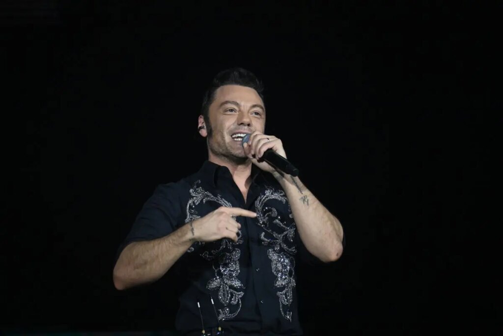 Concerto di musica italiana - Tiziano Ferro (BOLOGNA - 11 luglio 2023, GIANNI SCHICCHI) La salute...