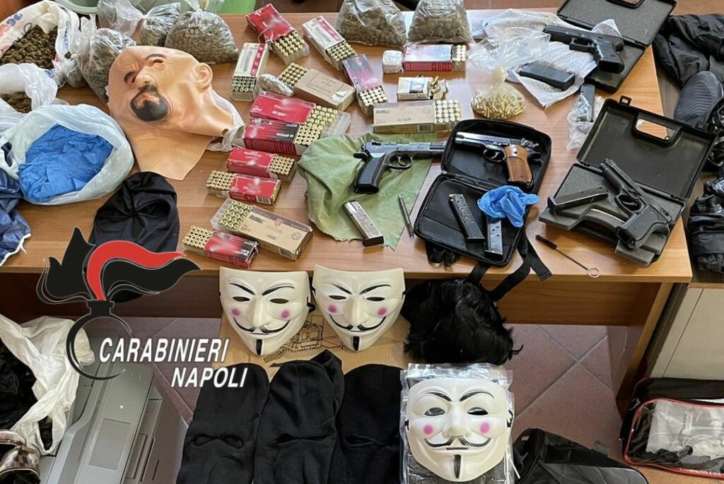 Sequestrate a Napoli armi, droga e maschere dal film “V per Vendetta”