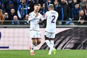 Lucas Beltran della Fiorentina festeggia dopo aver segnato il gol del 1-1 durante una partita di...