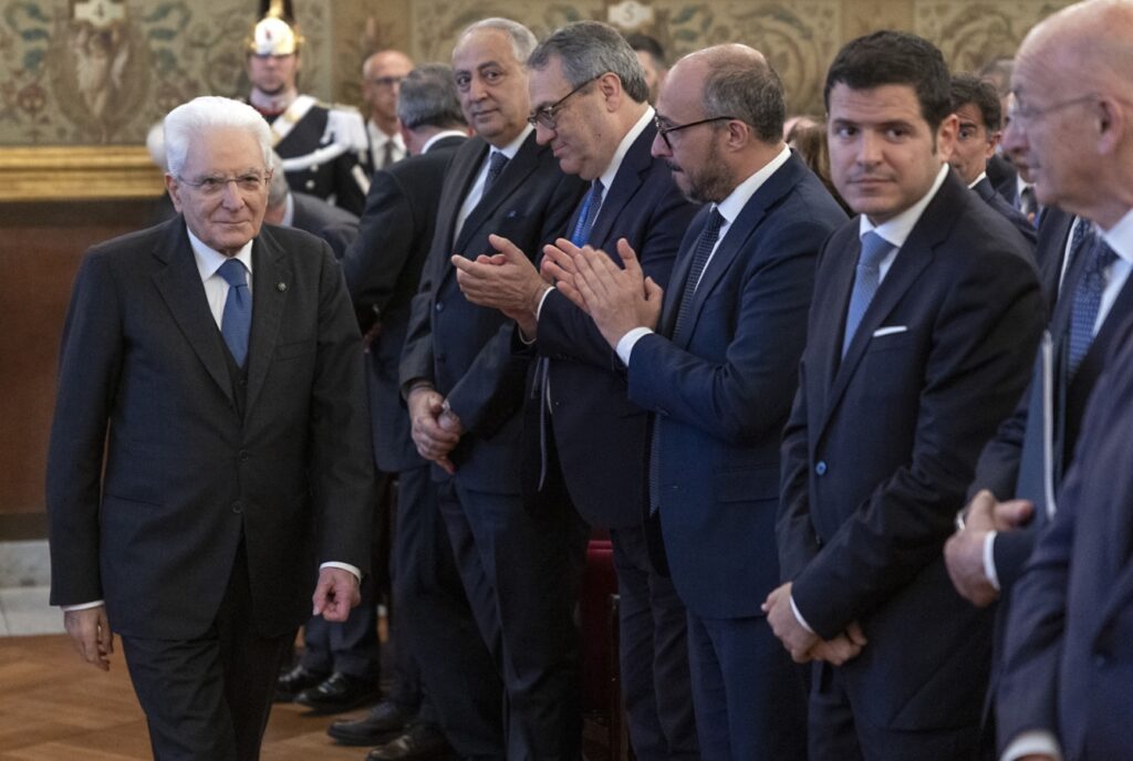 Il presidente della Repubblica, Sergio Mattarella, è stato accolto con una standing ovation al...