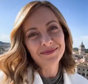 Il messaggio di Giorgia Meloni, presidente del Consiglio, suona come un tributo alle mamme in...