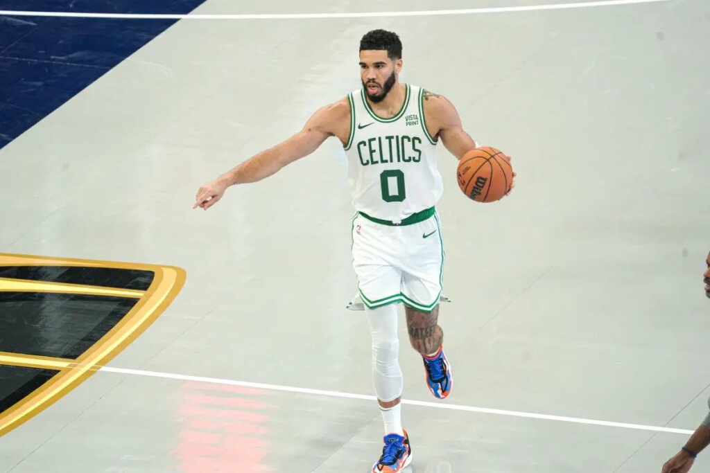 Il 24 novembre 2023, a Orlando, Florida, USA, il forward dei Boston Celtics Jayson Tatum #0 ha...