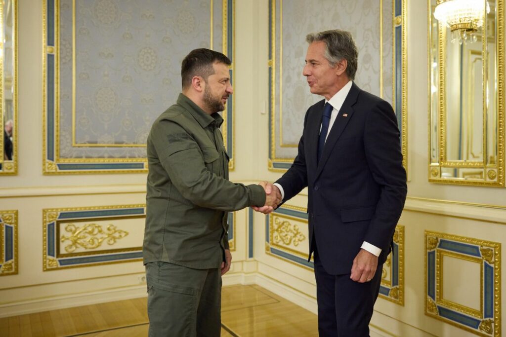 Blinken: “Il nostro incrollabile sostegno a Kiev lo dimostro tornando qui”