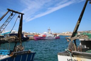 Il 27 marzo 2023, la nave di soccorso Louise Michel di Banksy è stata fermata sull'Isola di...