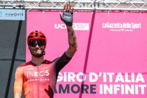 Filippo Ganna dell'Italia e il Team INEOS Grenadiers si sono visti prima del 107° Giro d'Italia...