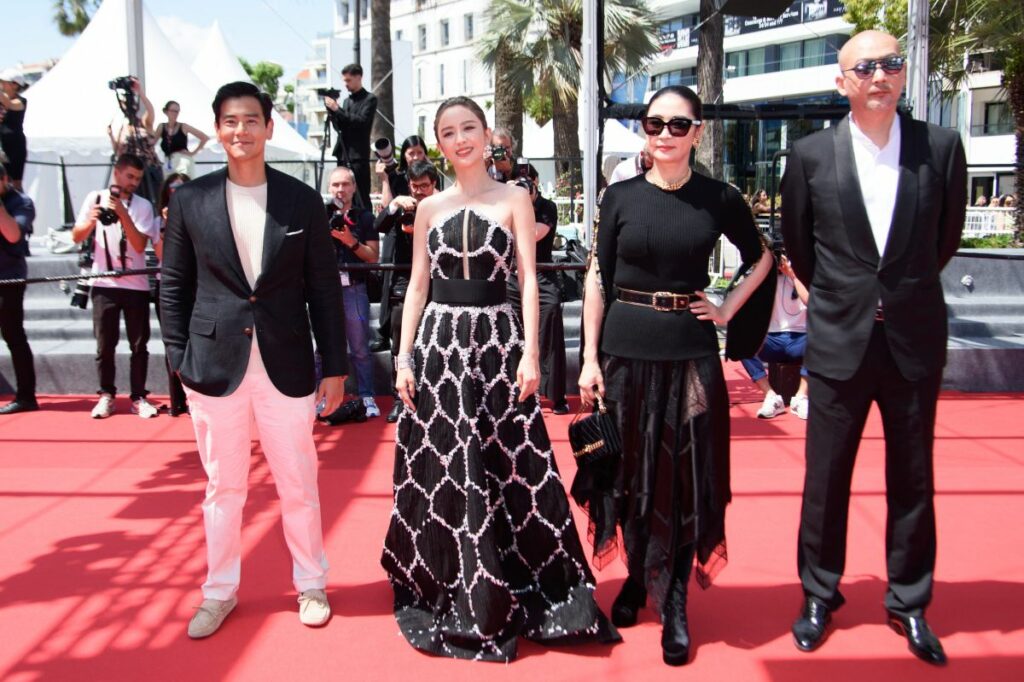 Eddie Li, Tong Liya, Liang Jing e Guan Hu hanno partecipato alla proiezione e al red carpet di...