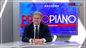 Carlo Fidanza, capo-delegazione di Fratelli d'Italia al Parlamento europeo e candidato alle prossime...