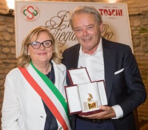Il premio Ciliegia d’Oro 2023 consegnato a Leo Turrini