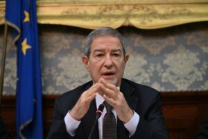 Campi Flegrei, Musumeci: “Prepariamoci per ogni evenienza”