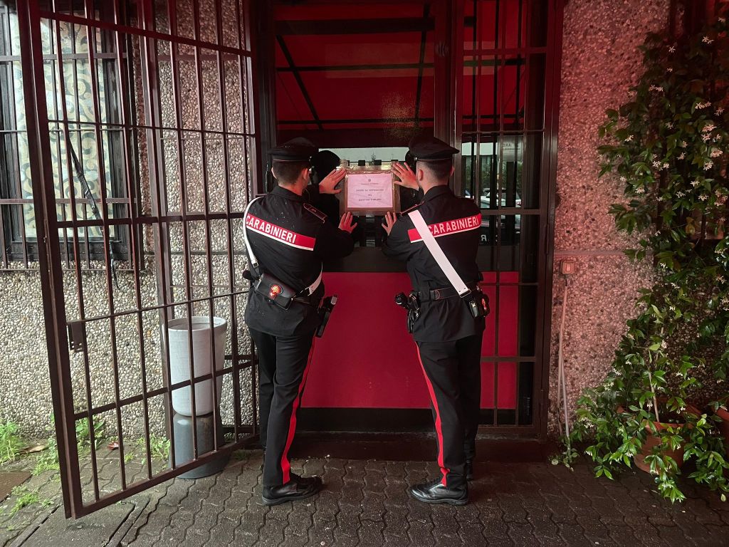 Il Questore di Milano, Bruno Megale, ha emesso un provvedimento di sospensione per 15 giorni nei...