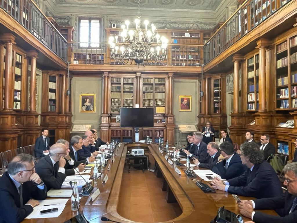 Il ministro per la Protezione Civile, Nello Musumeci, ha incontrato oggi i sindaci e il vice...