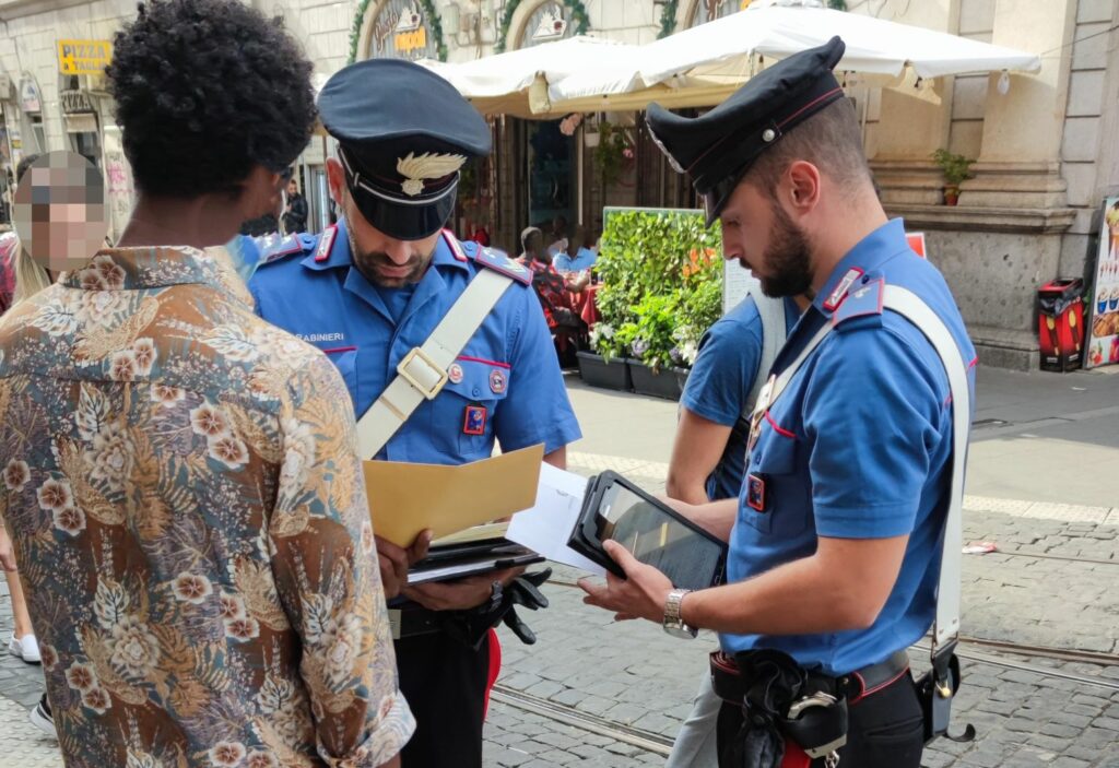Quattro arresti e diciassette denunce durante i controlli nella zona della stazione Termini a Roma