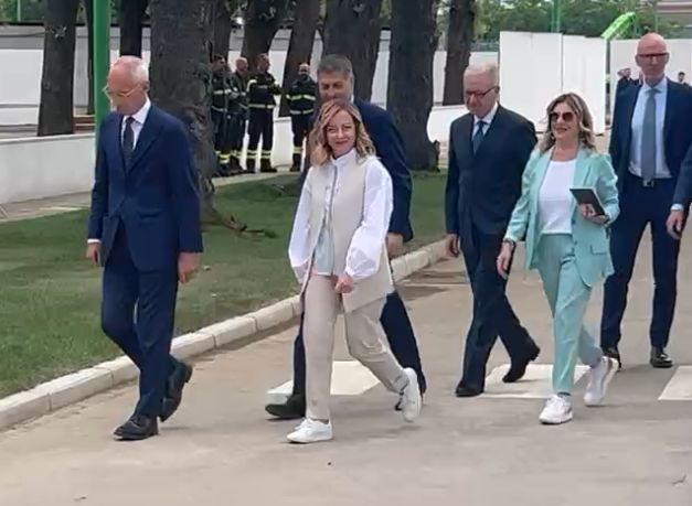 Il presidente del Consiglio, Giorgia Meloni, si è recato a Caivano, in provincia di Napoli, per...