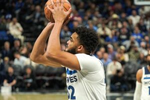 Il 9 gennaio 2024 a Orlando, in Florida, l'ala dei Minnesota Timberwolves Karl-Anthony Towns #32 ha...