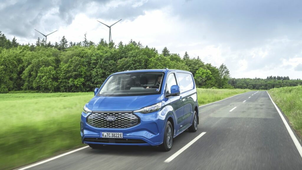 Partono gli ordini per il nuovo Ford E-Transit Custom totalmente elettrico