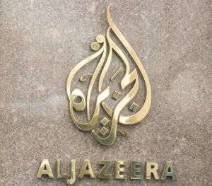 Il logo di Al Jazeera America era ben visibile all'esterno dell'hotel New Yorker a New York, dove...