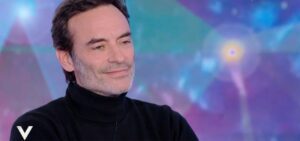 Alain Delon, malattia: come sta? Il figlio Anthony Delon rivela a Domenica In: "Se la cava". Anthony...