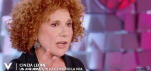 Cinzia Leone sconvolta a Verissimo: “Ho perso mio padre a soli 8 anni”/ “La malattia ha cambiato la mia vita”
