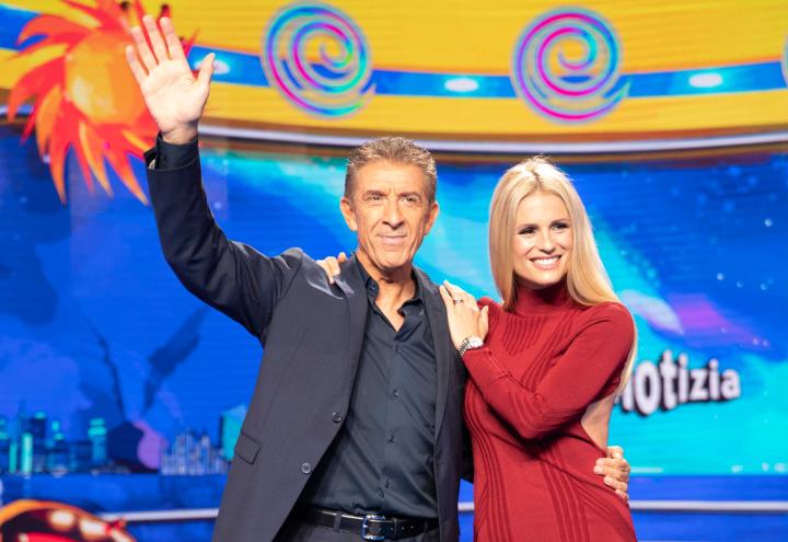 Ezio_Greggio_Michelle_Hunziker_striscia_la_notizia_cs2018.jpg