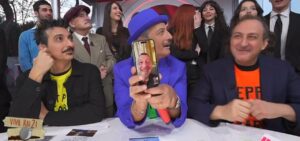 Fiorello ha chiuso per sempre Viva Rai2 con un gran finale che ha visto la presenza di Amadeus...