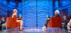 Francesca Fialdini si sente imbarazzata per il gelo in studio con Giampiero Mughini a Da noi a ruota libera