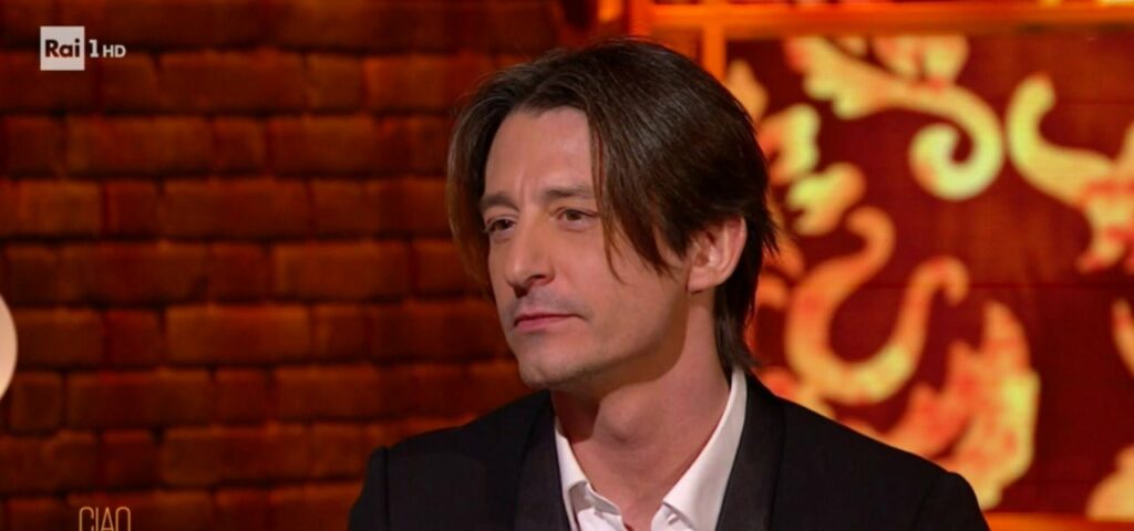 Francesco Oppini è il figlio di Alba Parietti e Franco Oppini, nato dal loro amore e matrimonio...