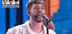 La decisione di Holden di abbandonare il serale di Amici 23 è stata caratterizzata da una serie di...