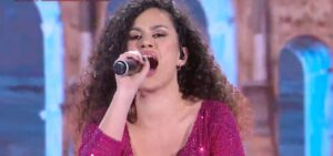 Dopo l’eliminazione di Martina ad Amici 2024, Anna Pettinelli rompe il silenzio e dedica una toccante frase: ‘Vola alto’