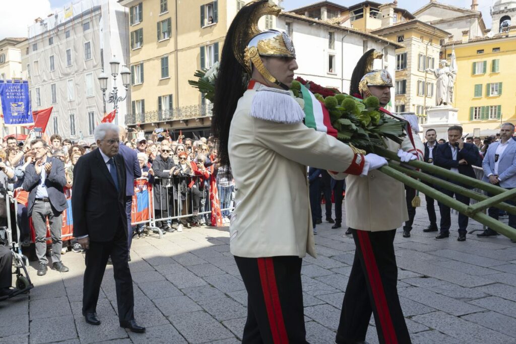 Il Presidente della Repubblica Sergio Mattarella ha deposto una corona di fiori alla stele dei...