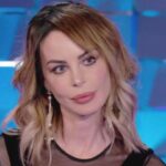 Nina Moric critica duramente una celebrità: “Ipocrita, incompetente, è una …”