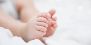 Nonna fermata per infanticidio: neonata morta tra gli scogli