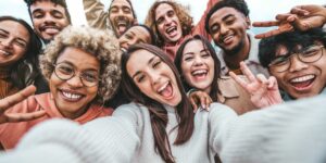 WeWorld Festival ritorna con “Usciamo dalla bolla”: il significato di passare il microfono