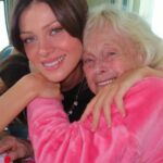 L’addio struggente di Nicola Peltz Beckham alla sua adorata nonna Gina