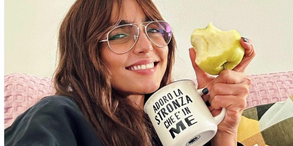 Bodyshaming contro Ambra Angiolini: critiche su vita da vespa e corpo gonfiato