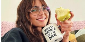 Bodyshaming contro Ambra Angiolini: critiche su vita da vespa e corpo gonfiato