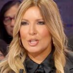 Selvaggia Lucarelli critica due giudici de ‘Acchiappatalenti’ e paragona Wanda Nara a un gatto e Sabrina Salerno…