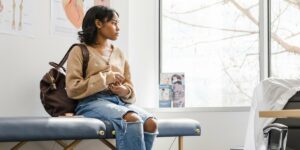 La Lombardia apre i consultori agli antiabortisti: una decisione senza precedenti