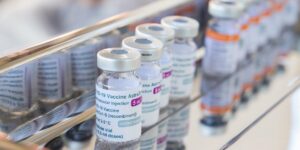 AstraZeneca ritira il vaccino antiCovid in tutto il mondo a causa di effetti collateraliDialogContenti