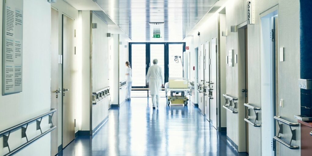 Una giovane di 20 anni ha denunciato di essere stata violentata da un uomo di 28 anni, italiano, su...